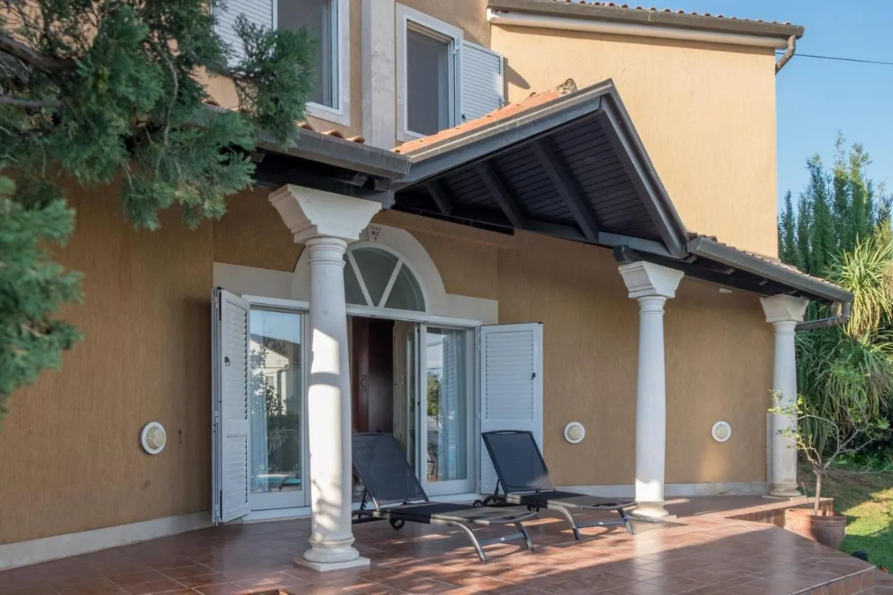 סבודרייה Villa Alberi With Pool