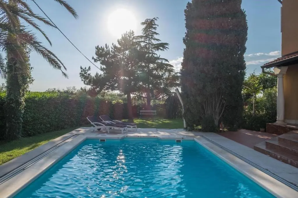 סבודרייה Villa Alberi With Pool