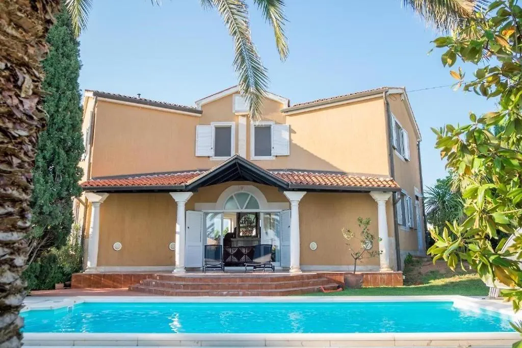 Villa Alberi With Pool Savudrija