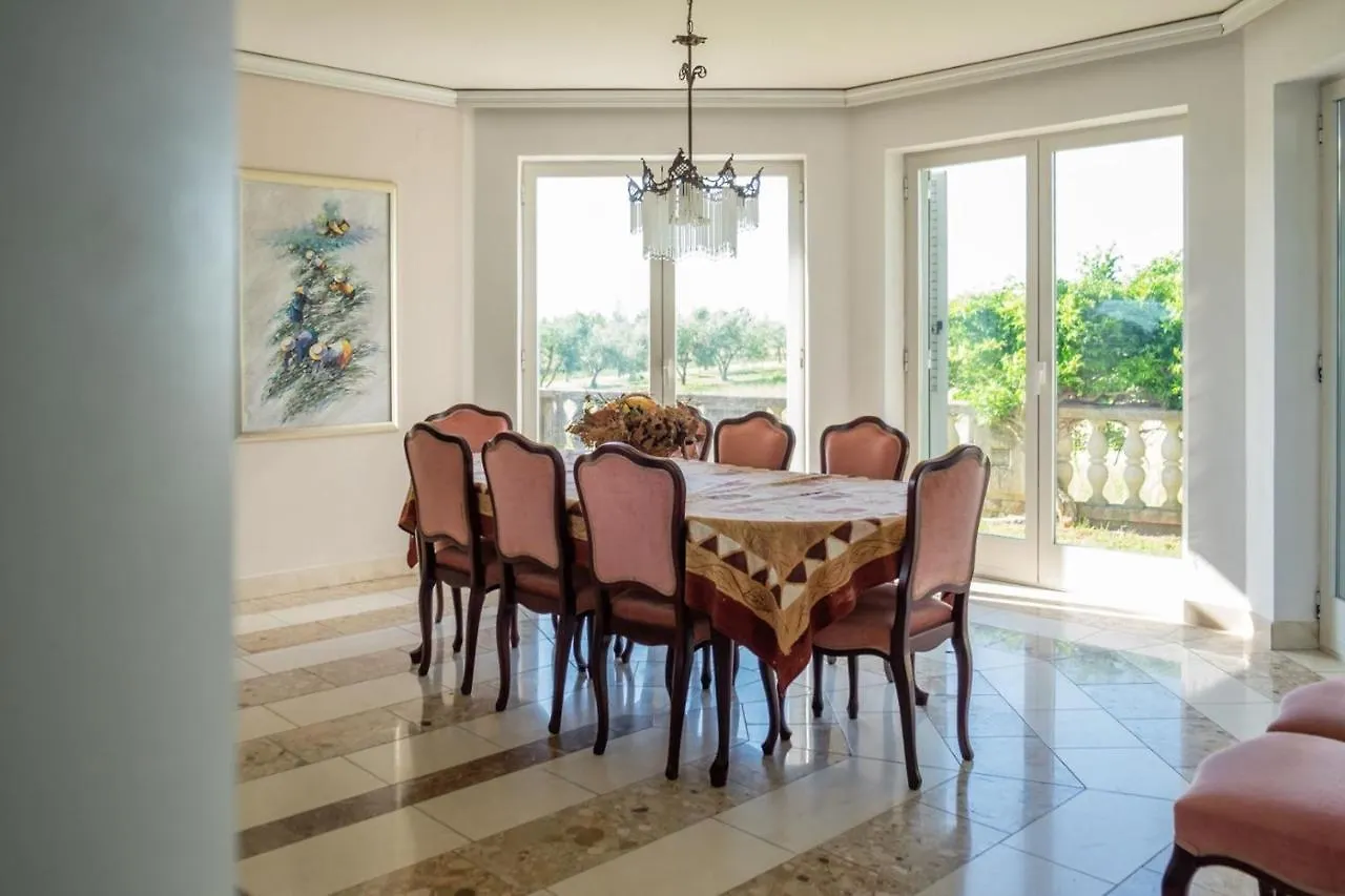 סבודרייה Villa Alberi With Pool