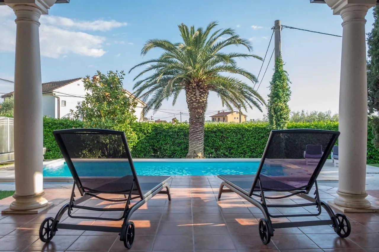 סבודרייה Villa Alberi With Pool